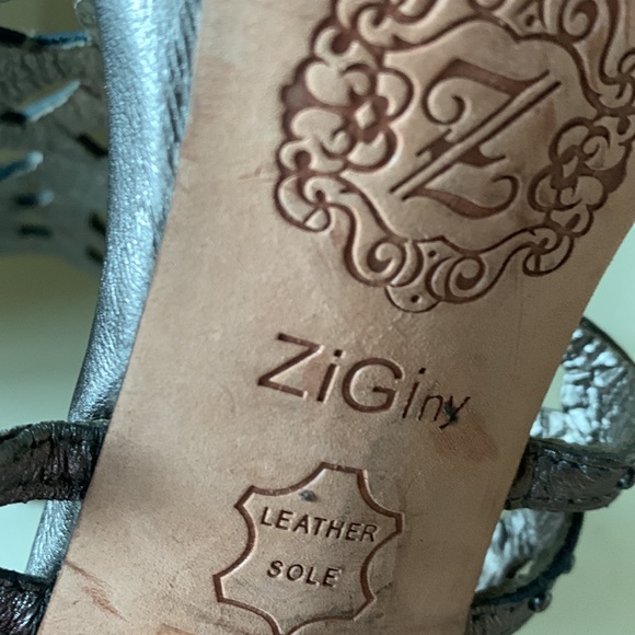 Woman’s shoe pewter - Picture 3 of 8